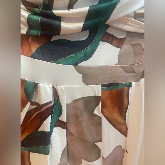 Chic Me White Floral Jumper Size Medium - Picture 5 of 15